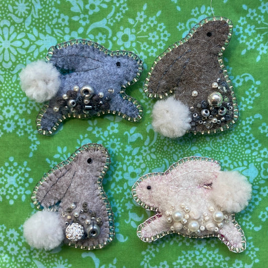 Bunny Brooch - Hopping - Pearly