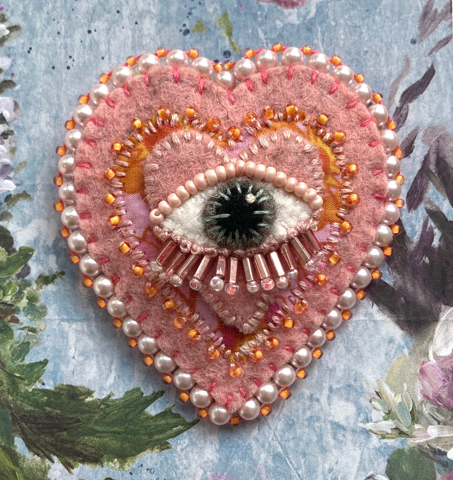 Heart Eye Brooch - Pink