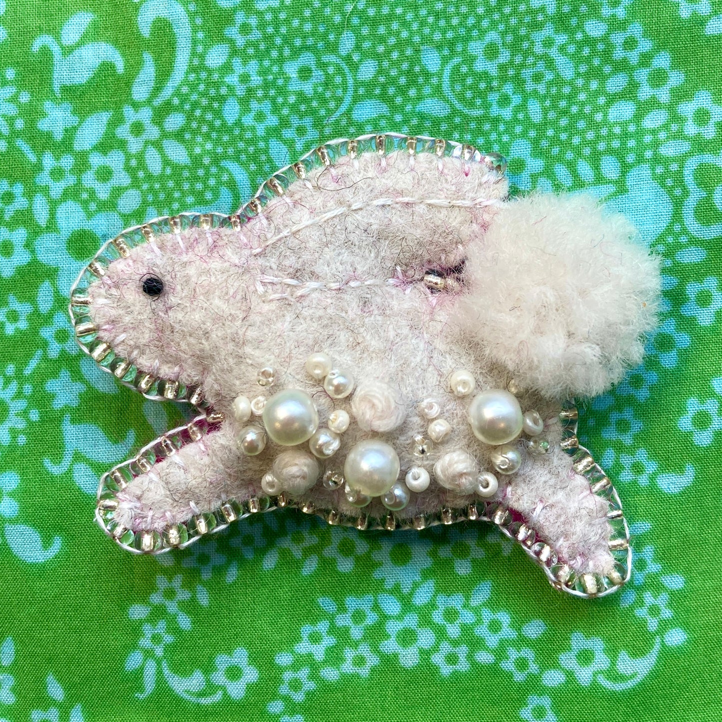 Bunny Brooch - Hopping - Pearly
