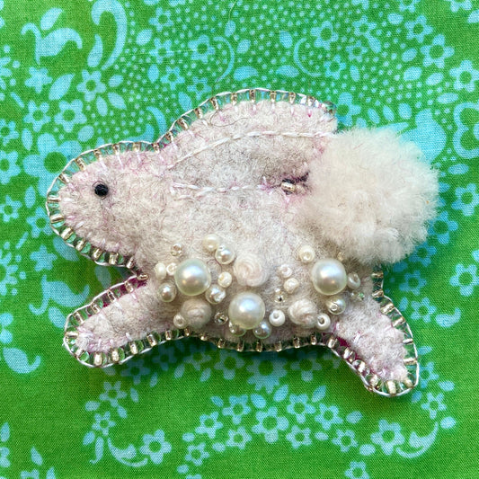 Bunny Brooch - Hopping - Pearly