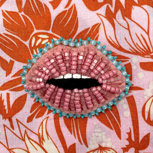 Lips Brooch - Pale Pink