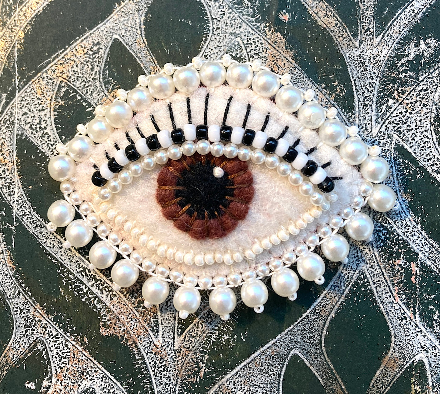 Eye Brooch - Pearly