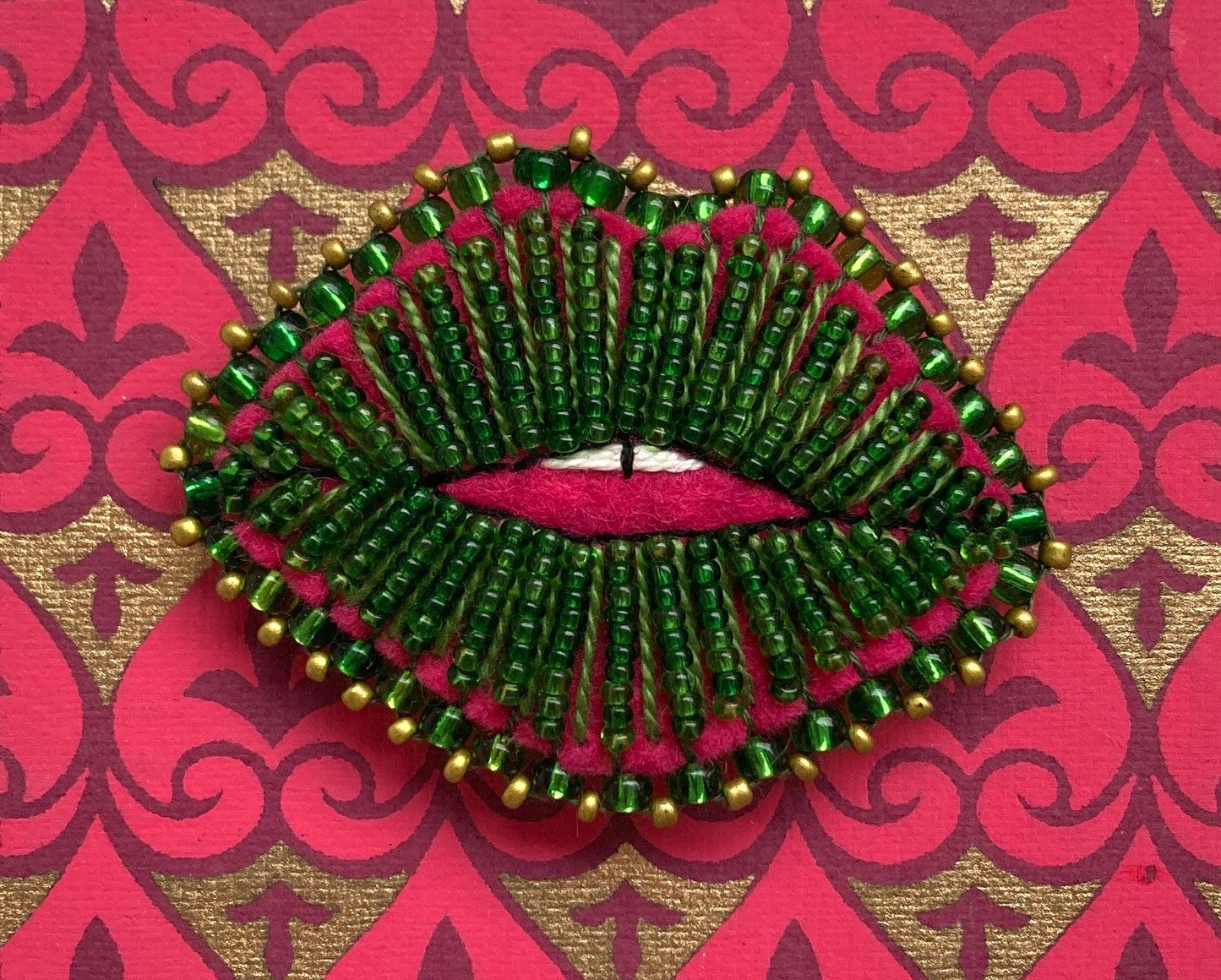 Lips Brooch - Emerald